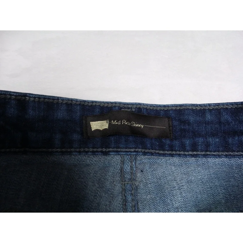Levis Jeans Womens Size 30 x 28 Blue Denim Mid Rise Skinny‎ Stretch Comfort Dark